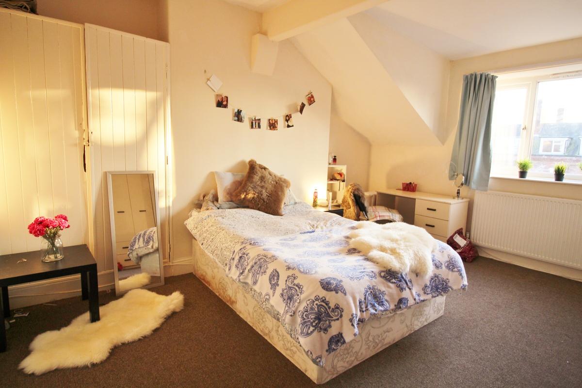 9 bedroom house on Kensington Terrace, Hyde Park, Leeds