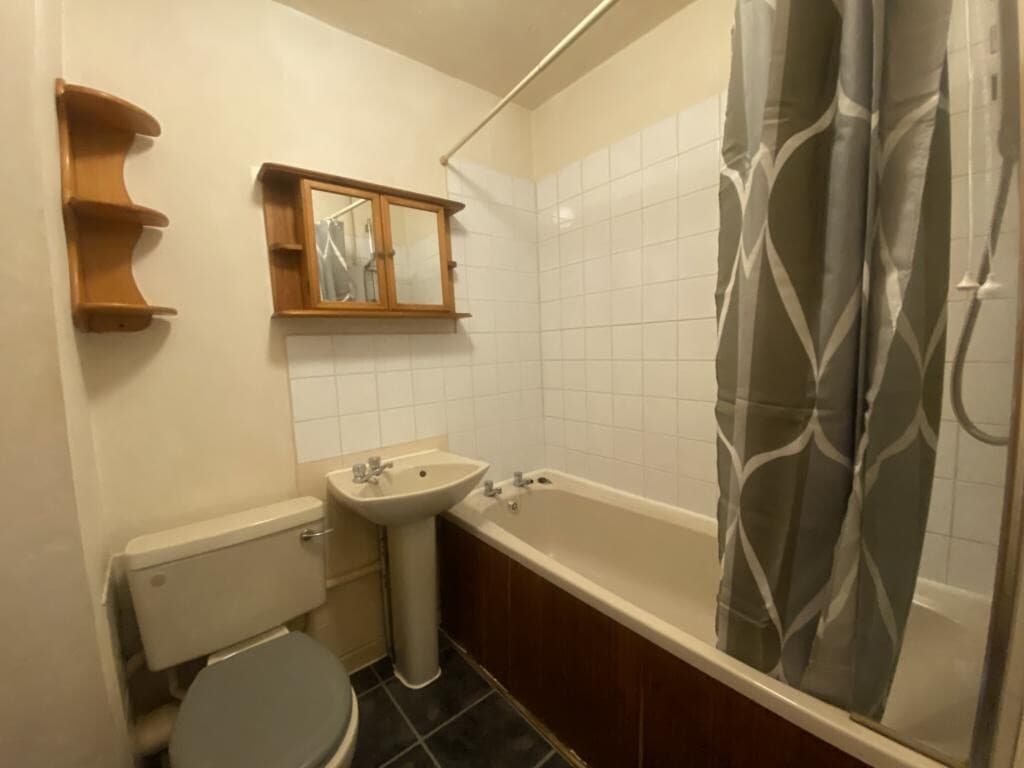 1 bedroom house for rent Englefield Green Egham Surrey, Surrey, TW20