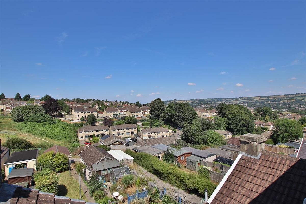 4 bedroom house for rent Coronation Avenue, Bath, BA2 2JS UniHomes