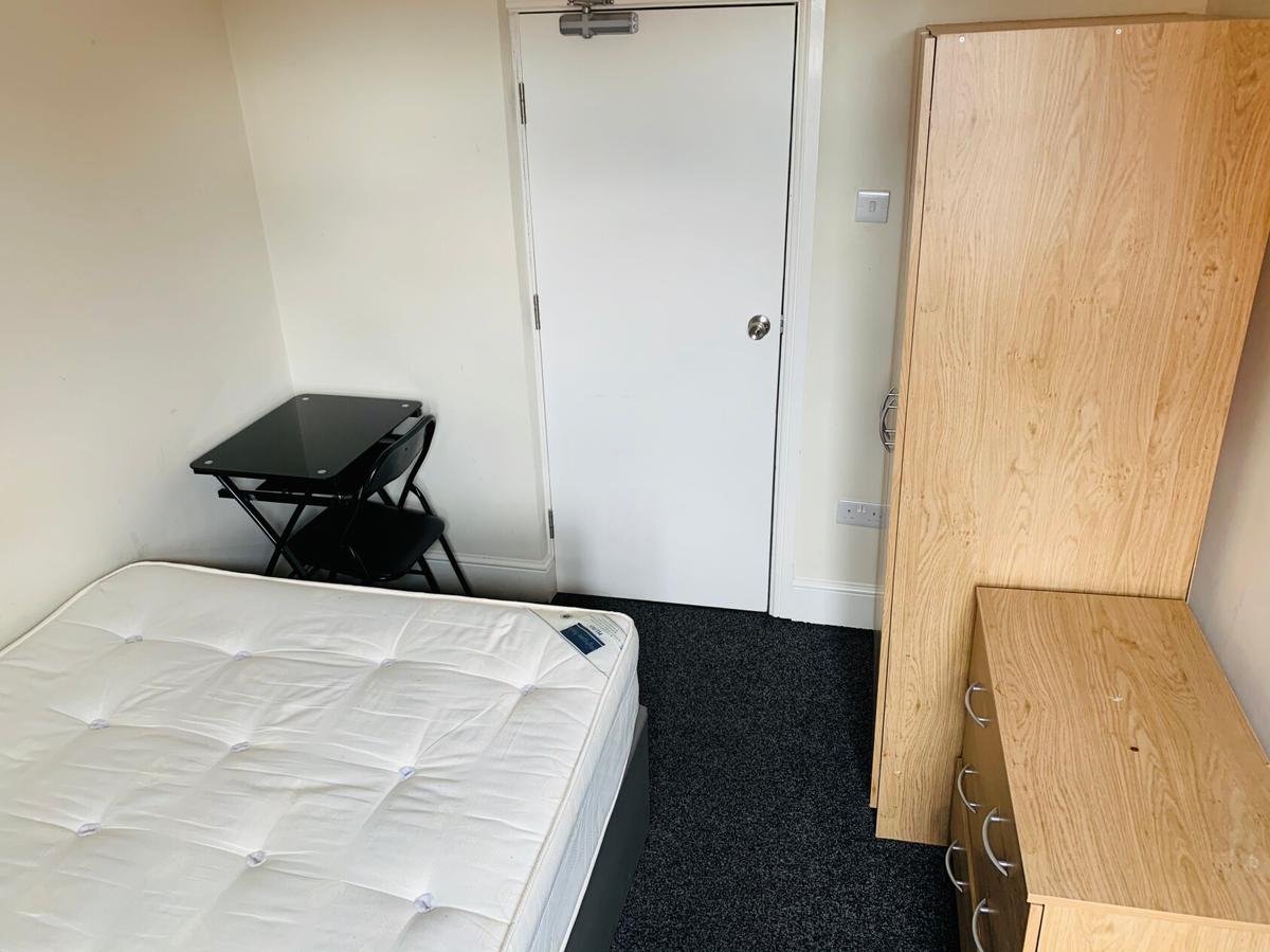 6 bedroom house for rent Hanover Street, StokeonTrent, ST5 1AU UniHomes