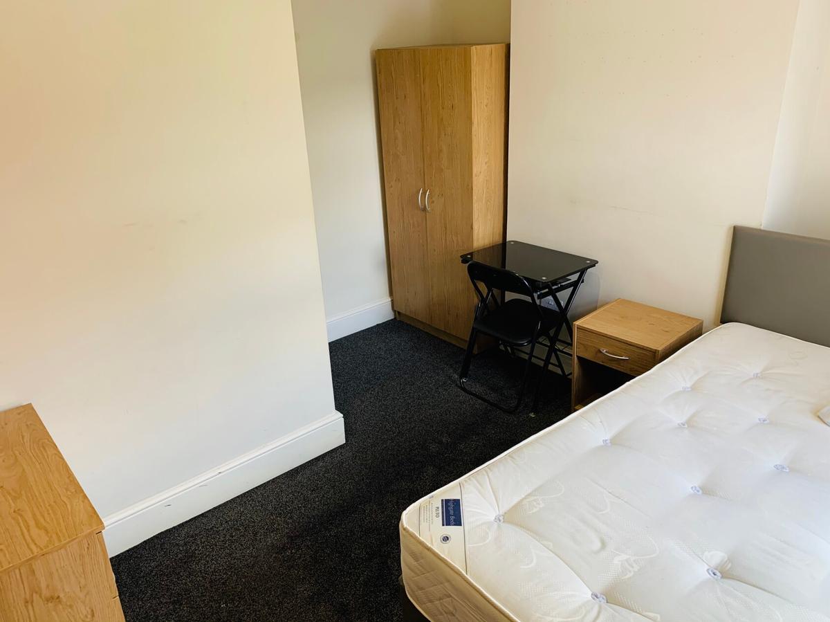 6 bedroom house for rent Hanover Street, StokeonTrent, ST5 1AU UniHomes