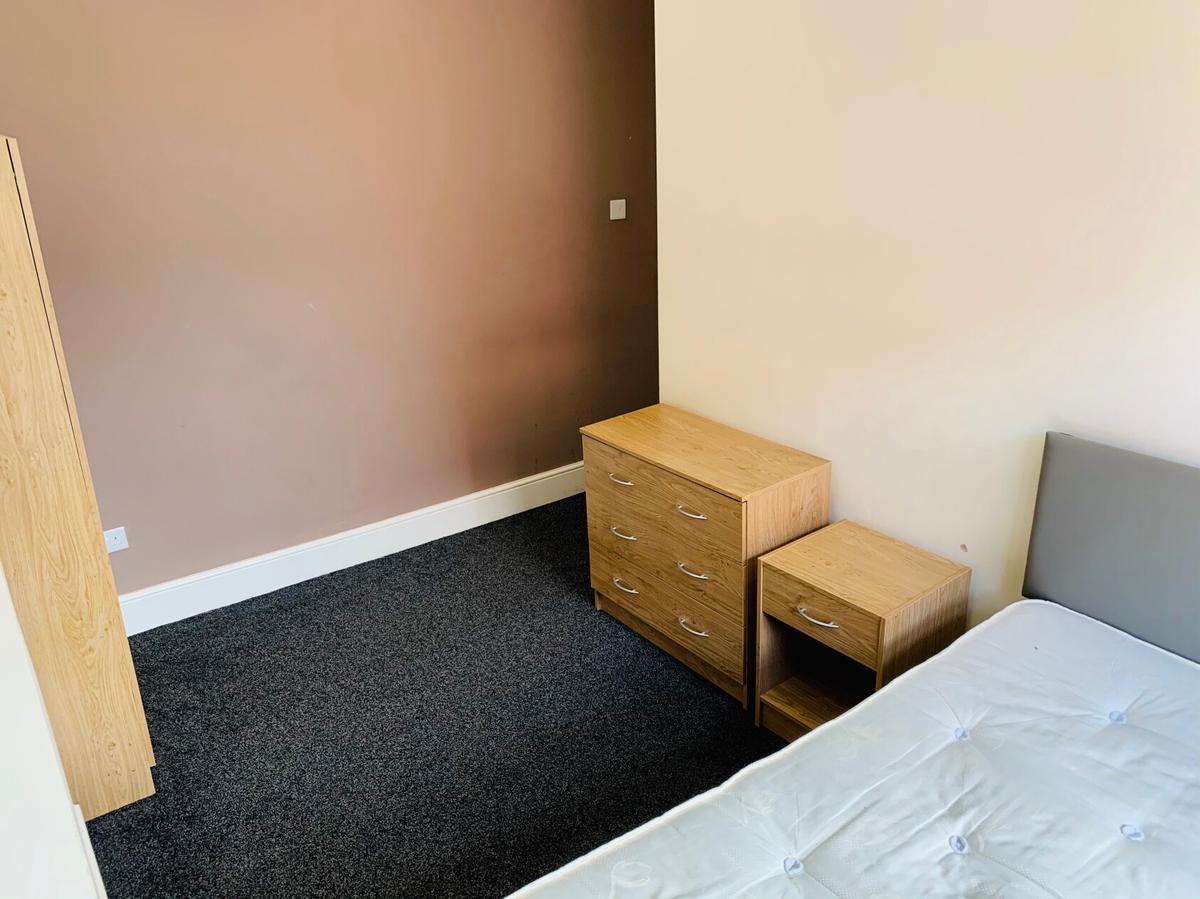 6 bedroom house for rent Hanover Street, StokeonTrent, ST5 1AU UniHomes