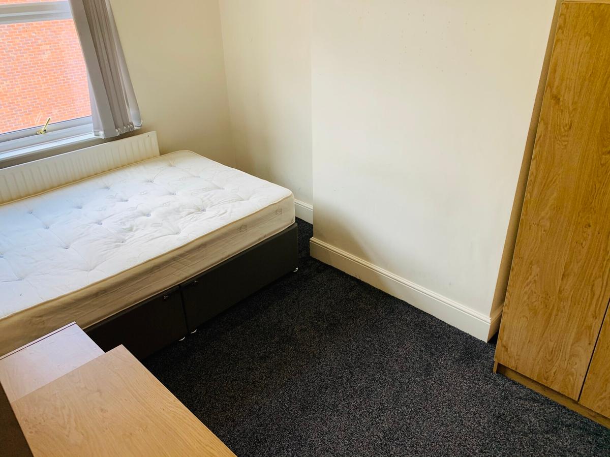 6 bedroom house for rent Hanover Street, StokeonTrent, ST5 1AU UniHomes