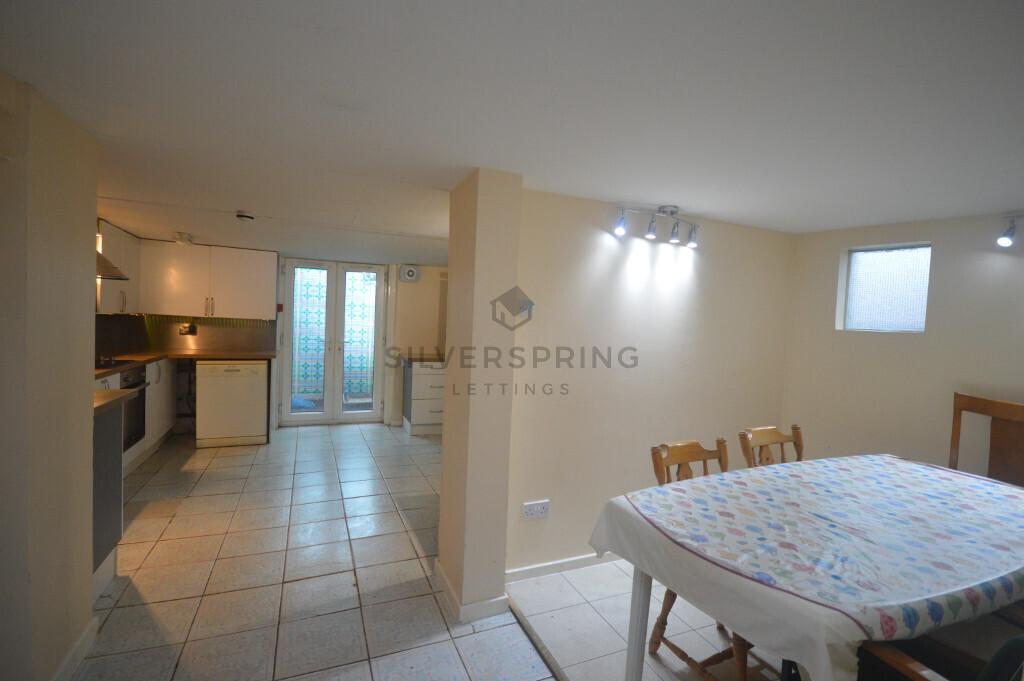 5 bedroom house for rent Headingley Avenue Leeds, LS6 3ER UniHomes