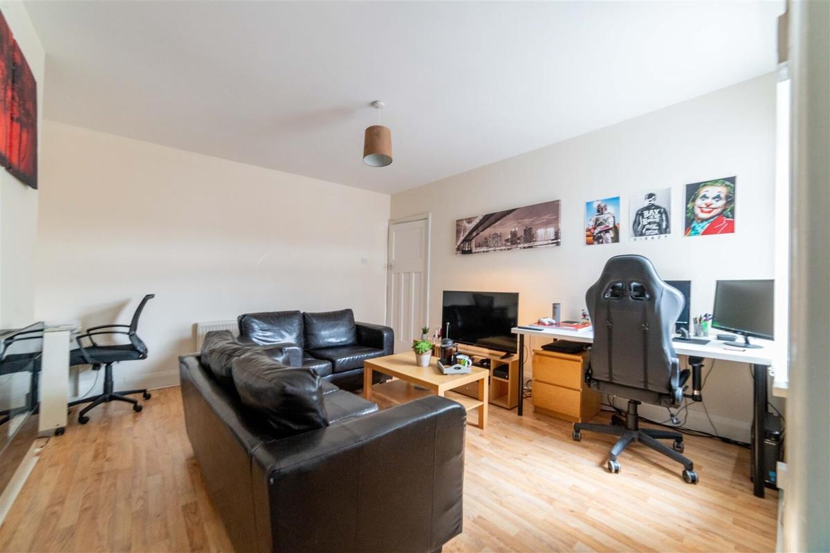 3 bedroom apartment for rent Sackville Road, Newcastle, NE6 5TB UniHomes