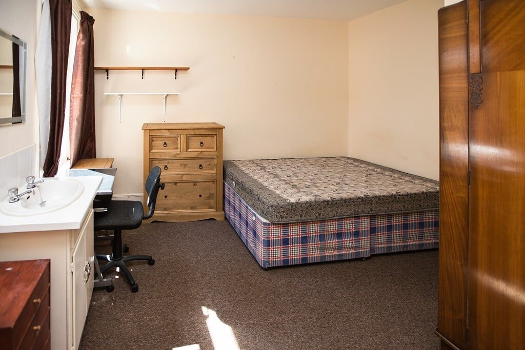 6 bedroom house for rent Sedgley Road, Bournemouth, BH9 2JW UniHomes