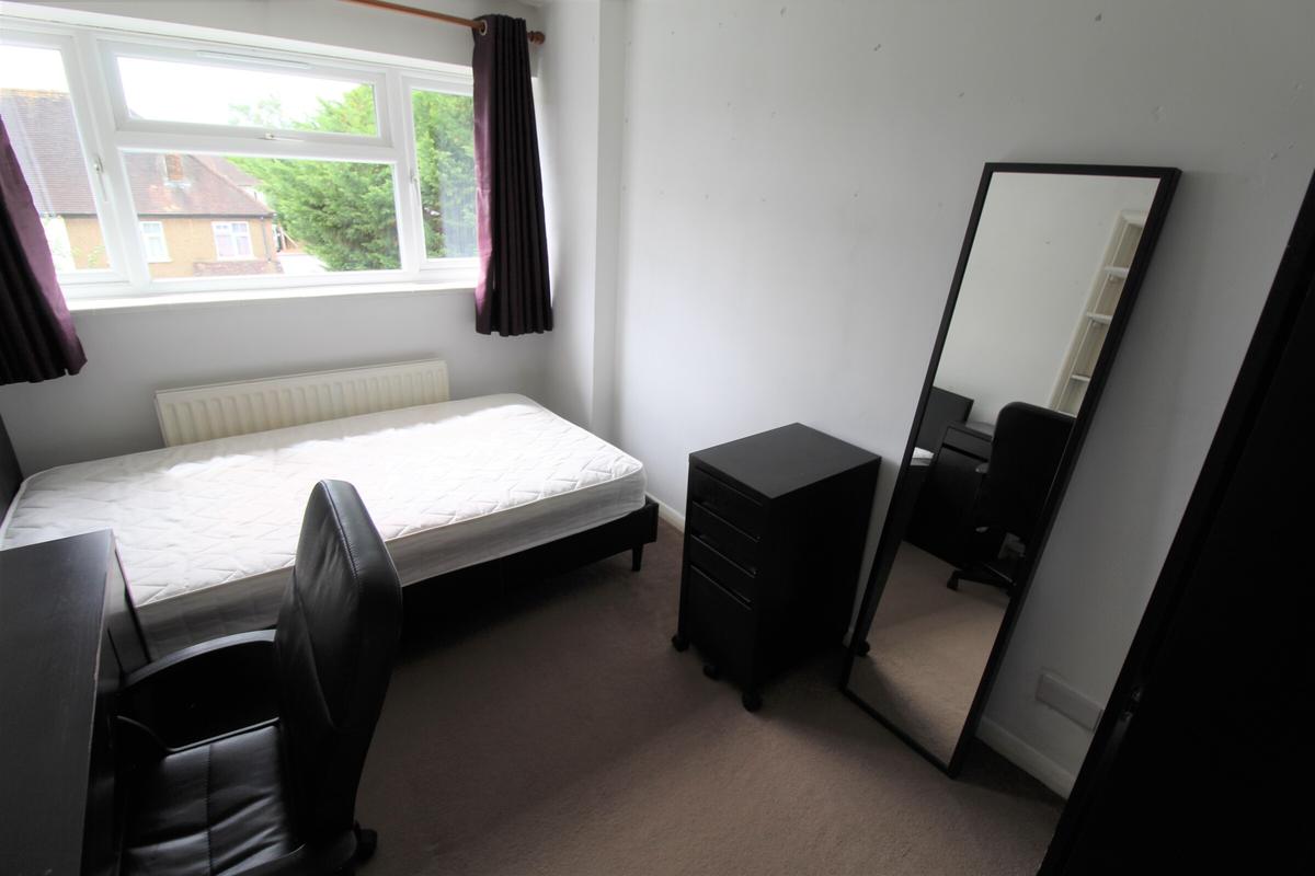 6 bedroom house for rent Queens Drive, Surrey, GU2 9PP UniHomes