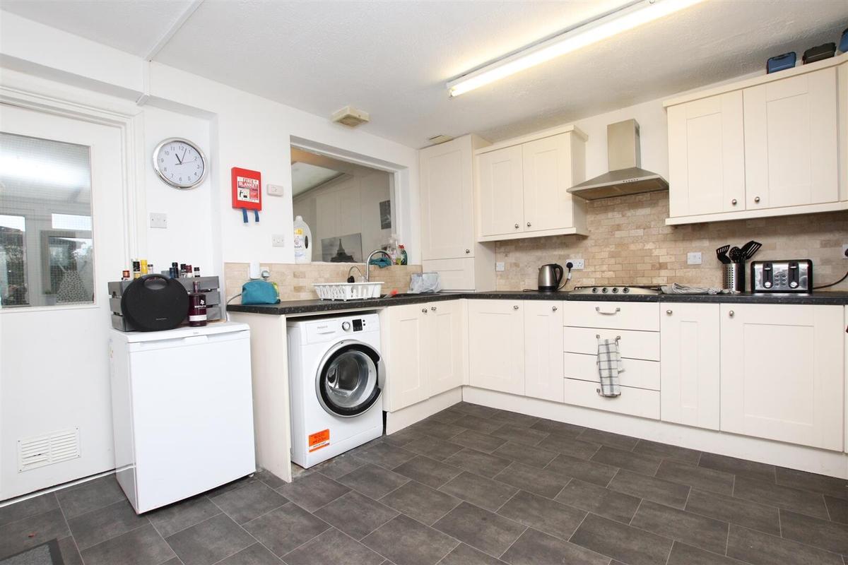 6 bedroom house for rent Stanway Close, Bath, BA2 2UR UniHomes