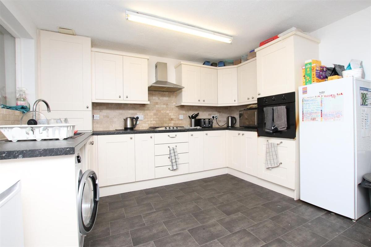 6 bedroom house for rent Stanway Close, Bath, BA2 2UR UniHomes