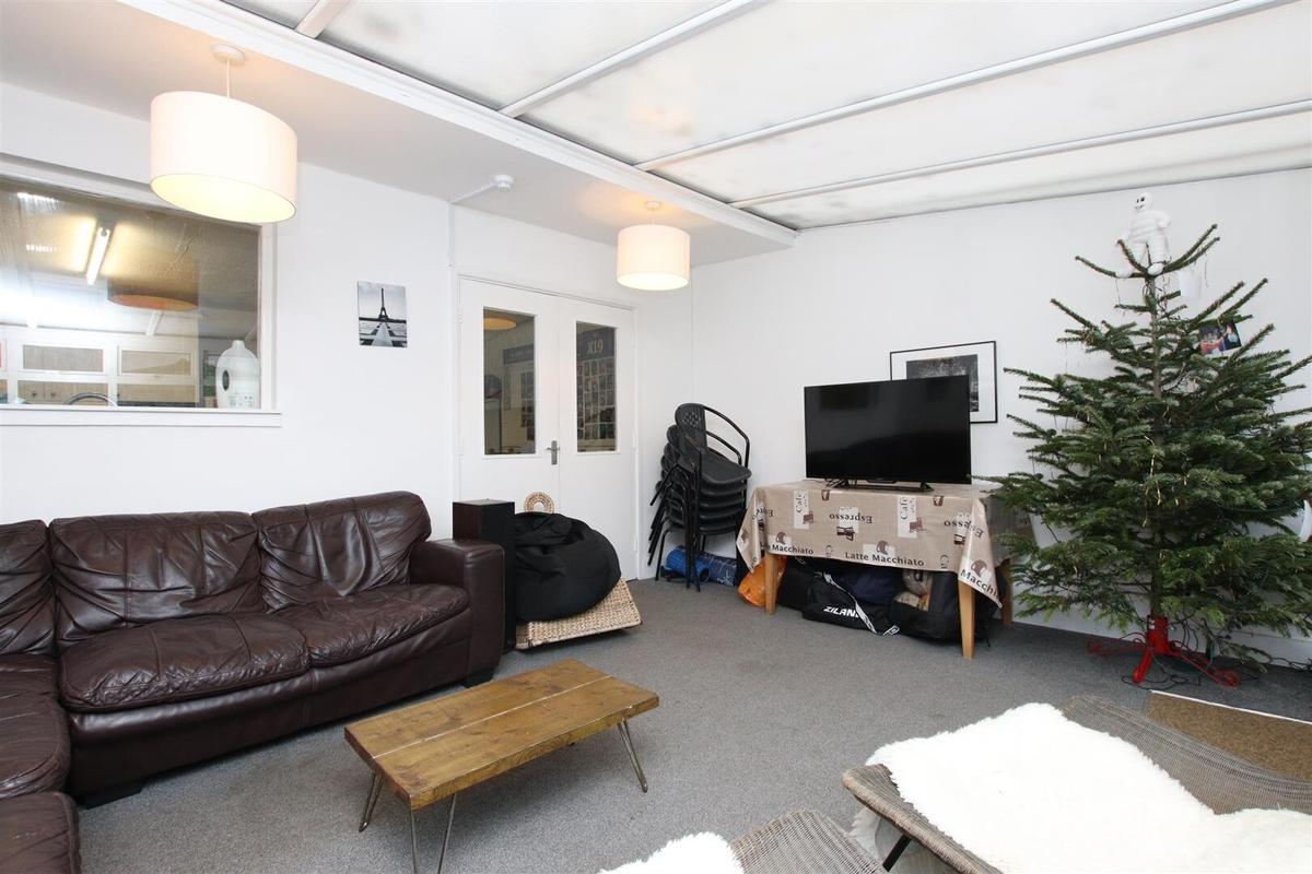 6 bedroom house for rent Stanway Close, Bath, BA2 2UR UniHomes