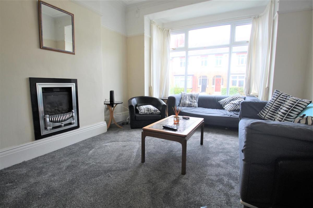 4 bedroom house on Estcourt Avenue, Headingley, Leeds
