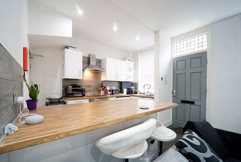 3 bedroom house on Harold Mount, Hyde Park, Leeds