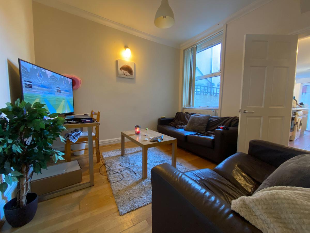 5 bedroom house on Inverness Place, Roath, Cardiff