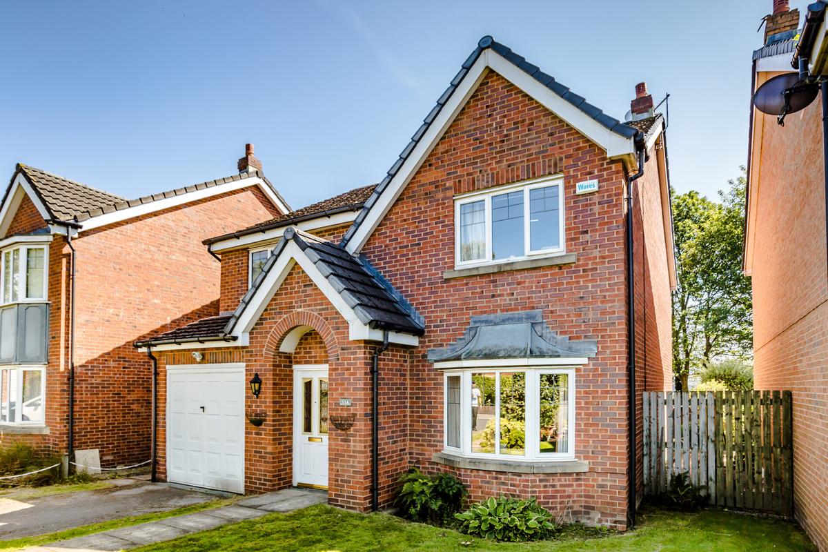 5 bedroom house on Springwood Hall Gardens, Springwood, Huddersfield