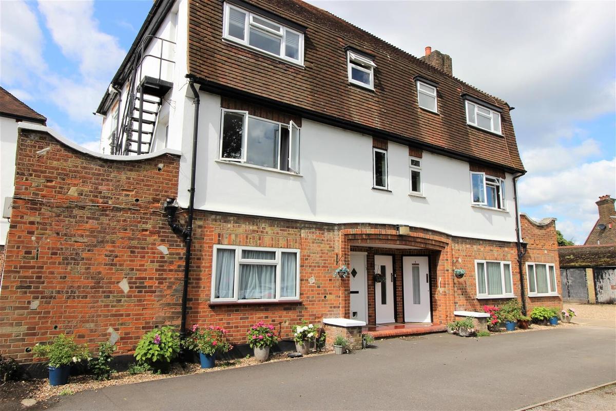 3 bedroom apartment for rent Heath Court, London, UB8 1NU UniHomes