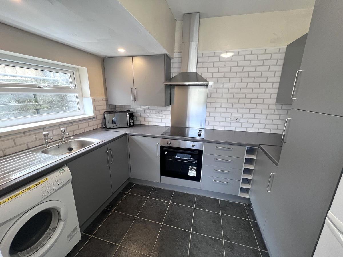 5 bedroom house on Langland Terrace, Brynmill, Swansea