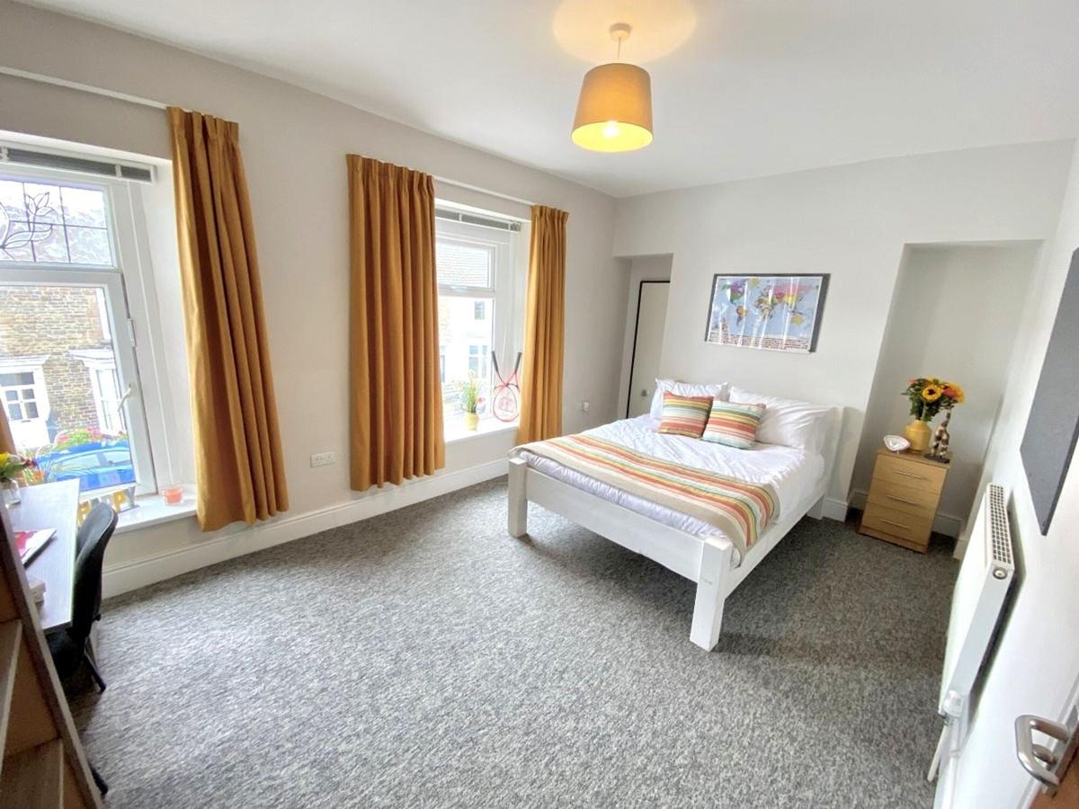 5 bedroom house on Rhondda Street, Townhill, Swansea