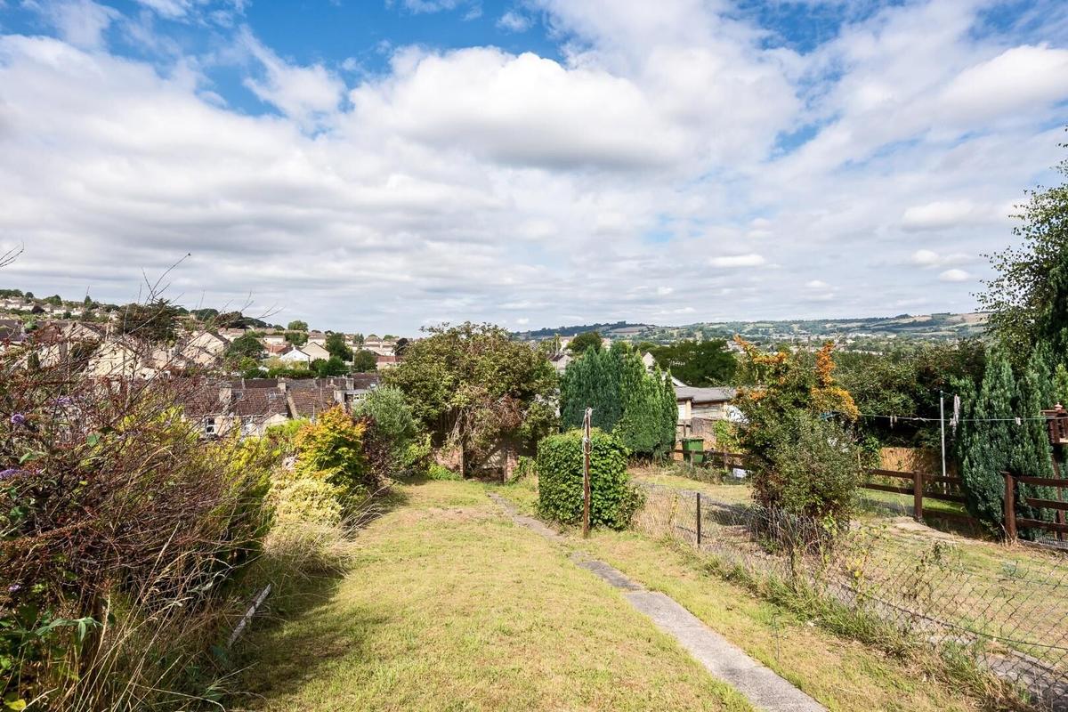 4 bedroom house for rent Coronation Avenue, Bath, BA2 2JN UniHomes