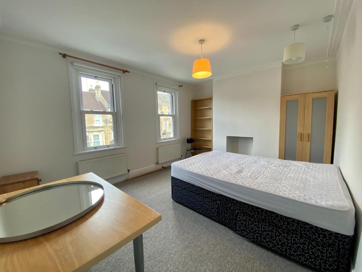 4 bedroom house for rent Lyme Gardens, Bath, BA1 3LW UniHomes