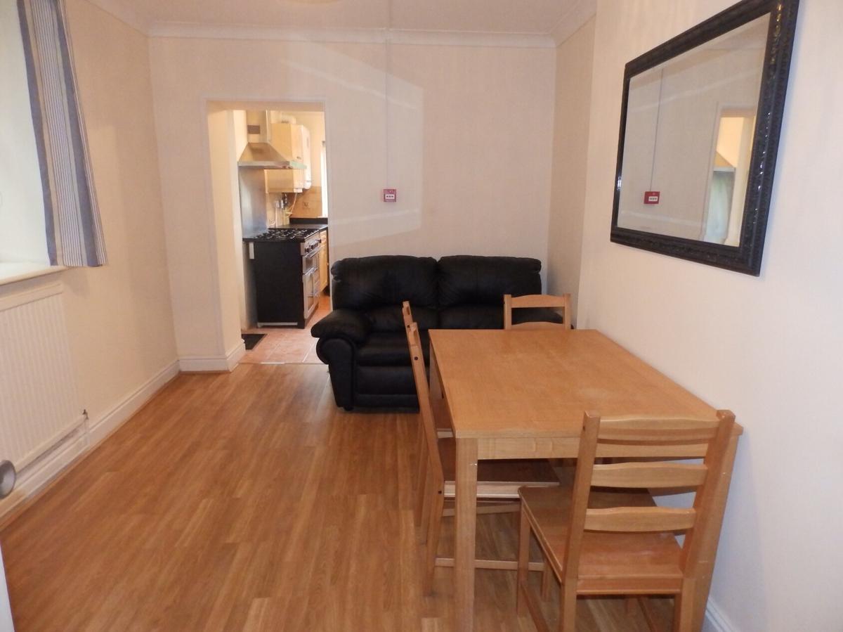 6 bedroom house for rent Russell Street, Swansea, SA1 4HR UniHomes