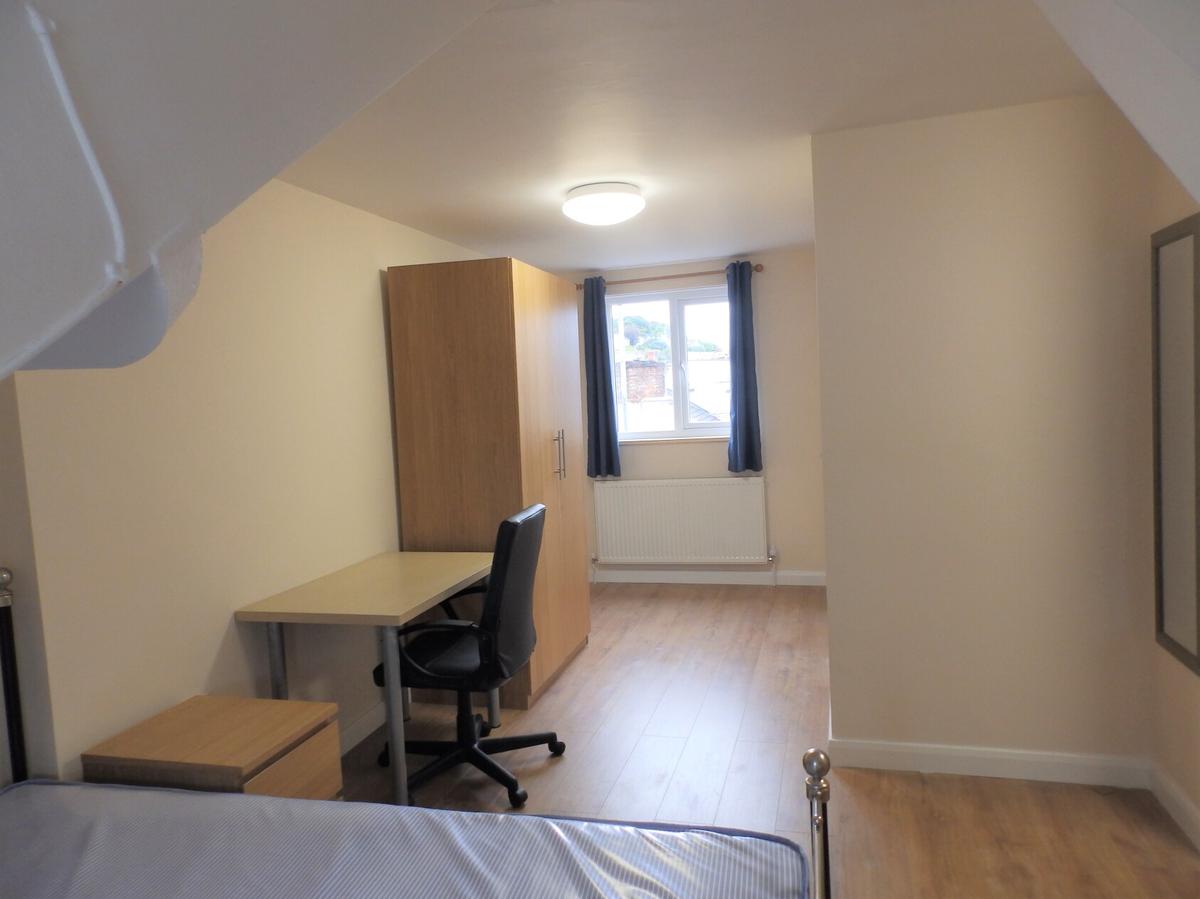 6 bedroom house for rent Russell Street Swansea, SA1 4HR UniHomes