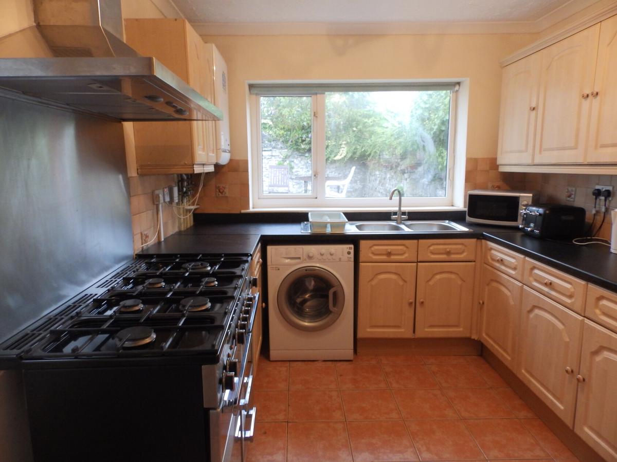 6 bedroom house for rent Russell Street Swansea, SA1 4HR UniHomes
