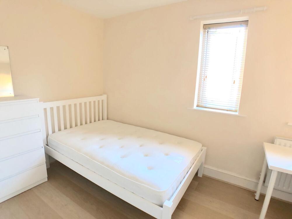 6 bedroom house for rent Highfield Crescent, Southampton, SO17 1SF UniHomes