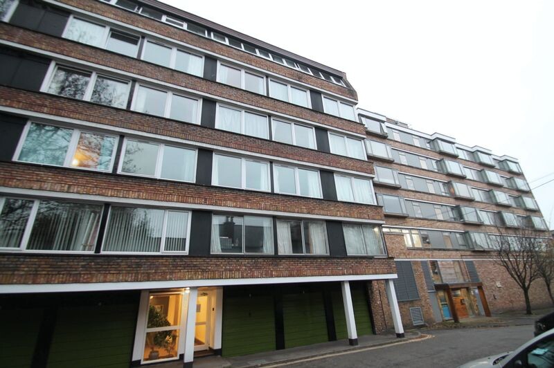 3 bedroom apartment for rent High Kingsdown, Bristol, BS2 8DG UniHomes