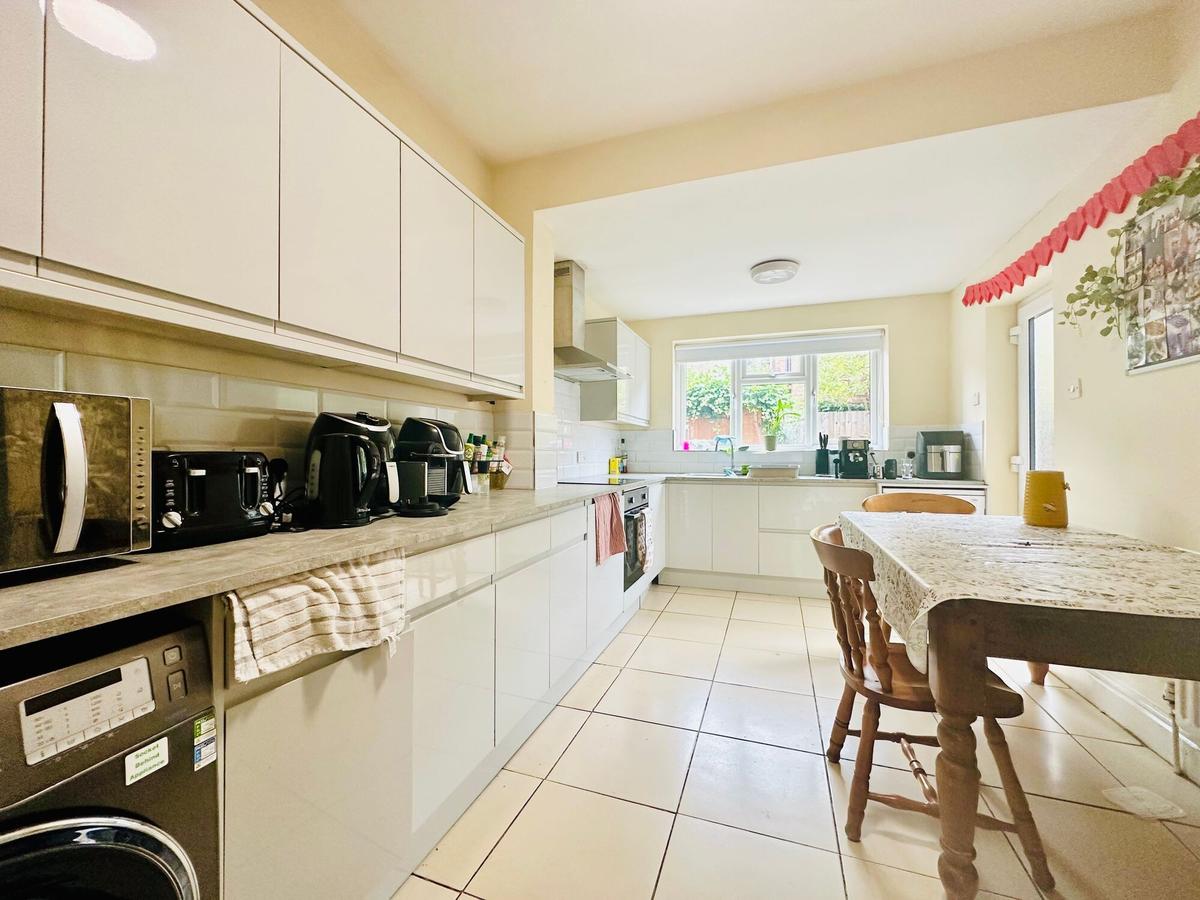 6 bedroom house on Elmsthorpe Avenue, Lenton, Nottingham
