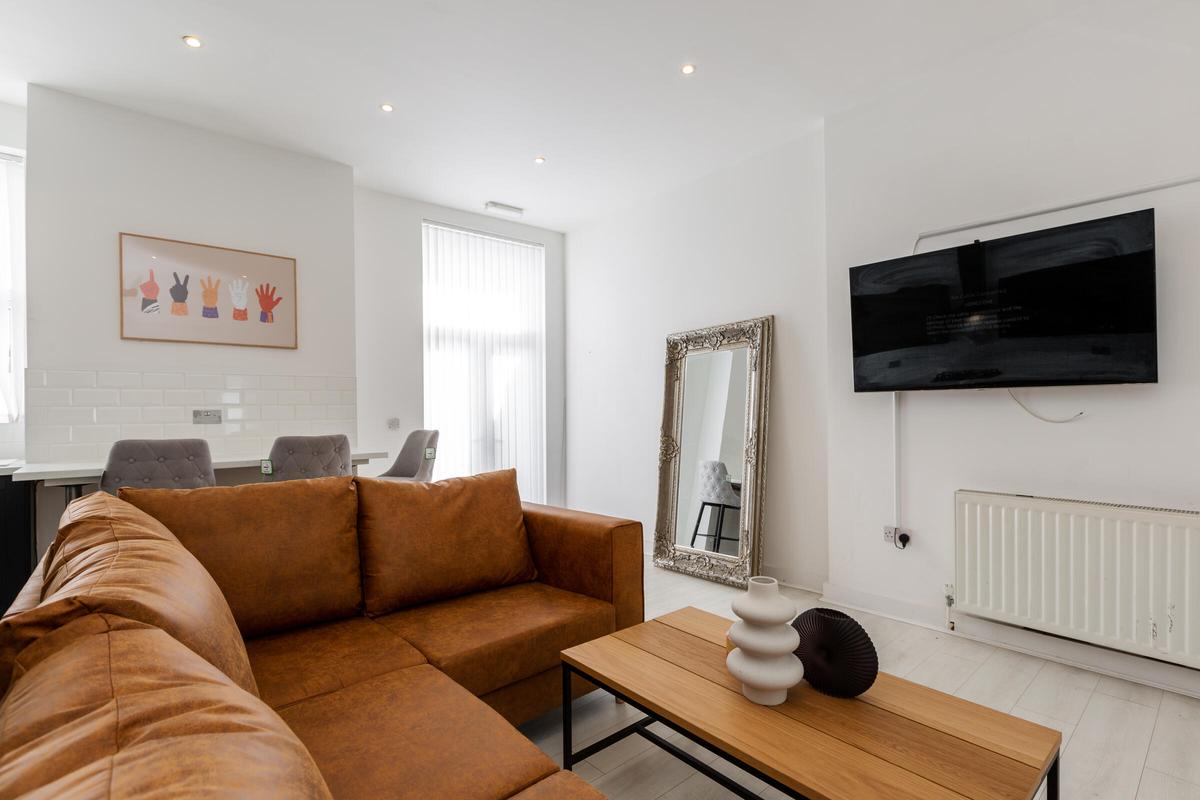 5 bedroom house for rent Aigburth Road, Liverpool, L17 7BR UniHomes