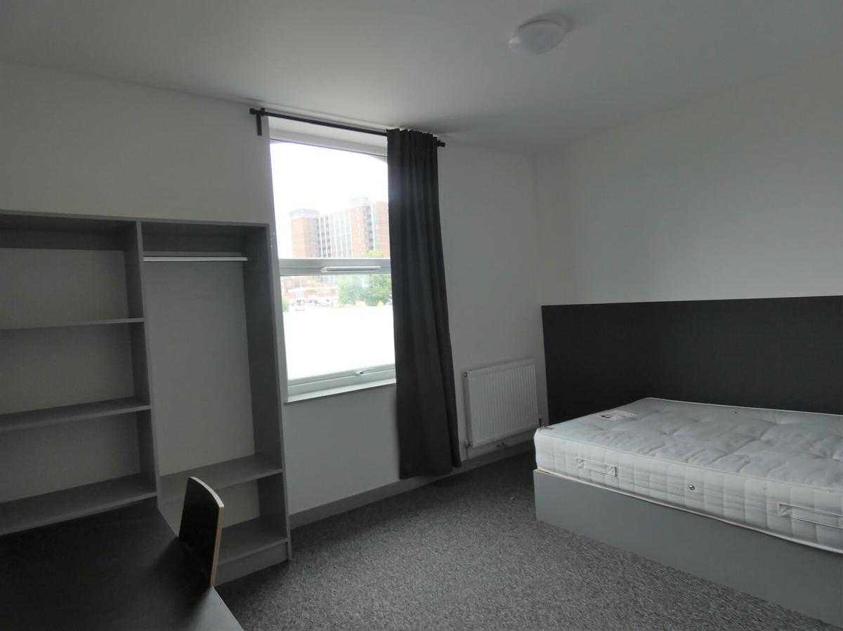 3 bedroom apartment for rent Jasper Street StokeonTrent, ST1 3DA