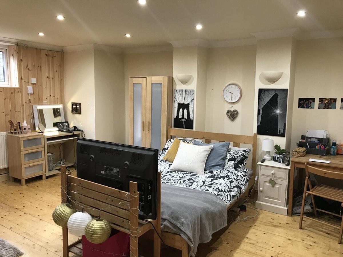 8 bedroom house on Woodland Park Road, Headingley, Leeds