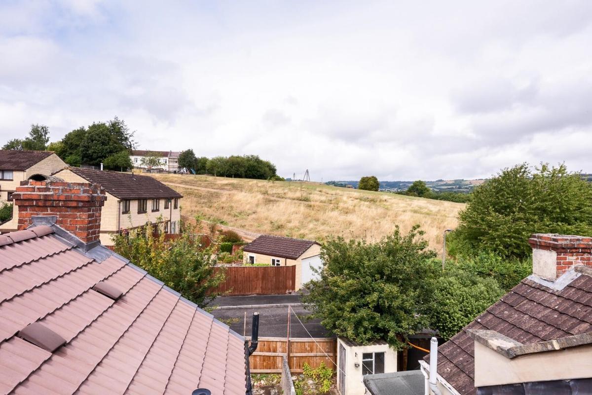 4 bedroom house for rent Dartmouth Avenue, Bath, BA2 1AS UniHomes