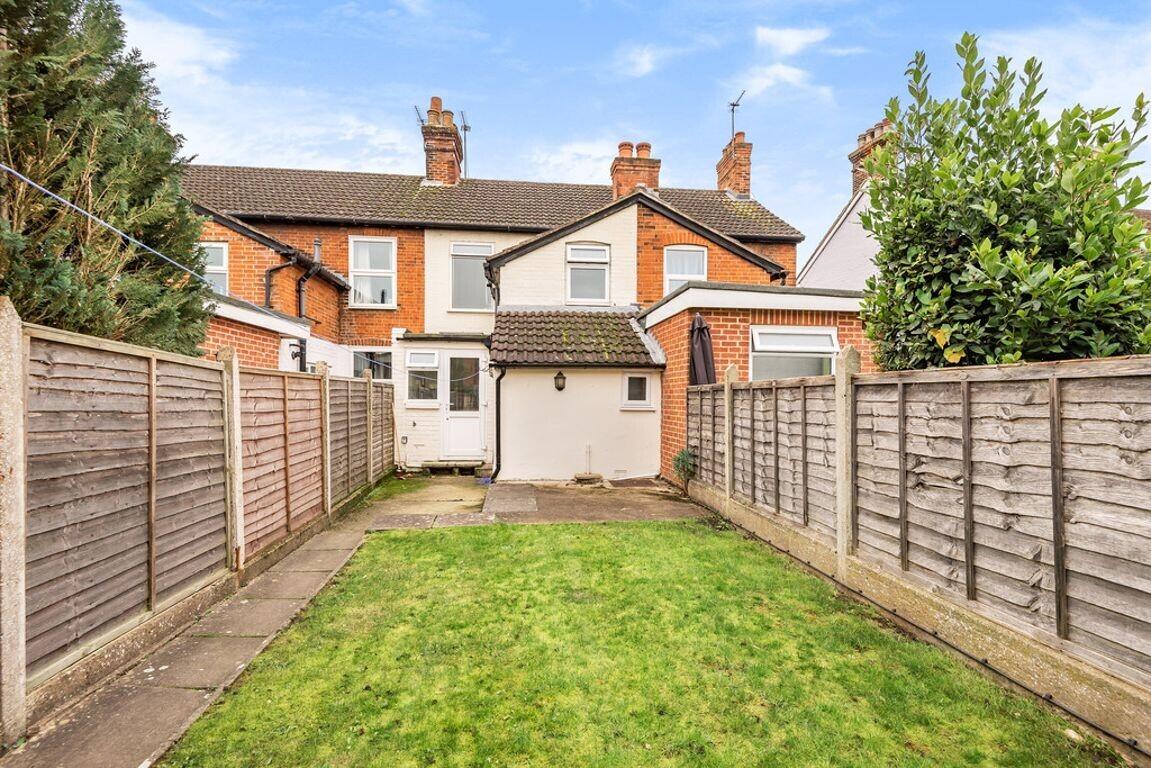4 bedroom house for rent Worplesdon Road, Surrey, GU2 9RS UniHomes