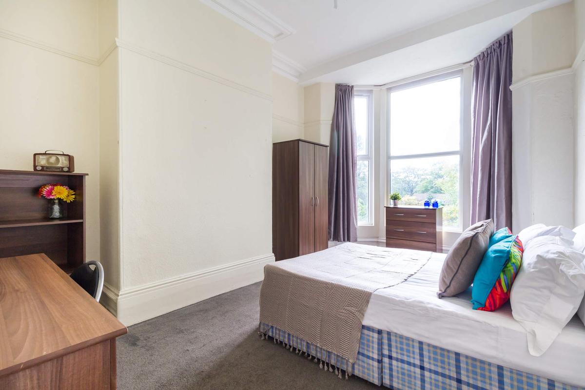 6 bedroom apartment for rent Burley Road Leeds, LS4 2LA UniHomes