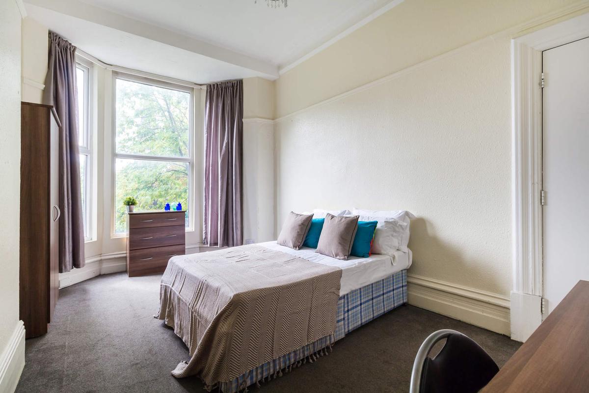 6 bedroom apartment for rent Burley Road Leeds, LS4 2LA UniHomes