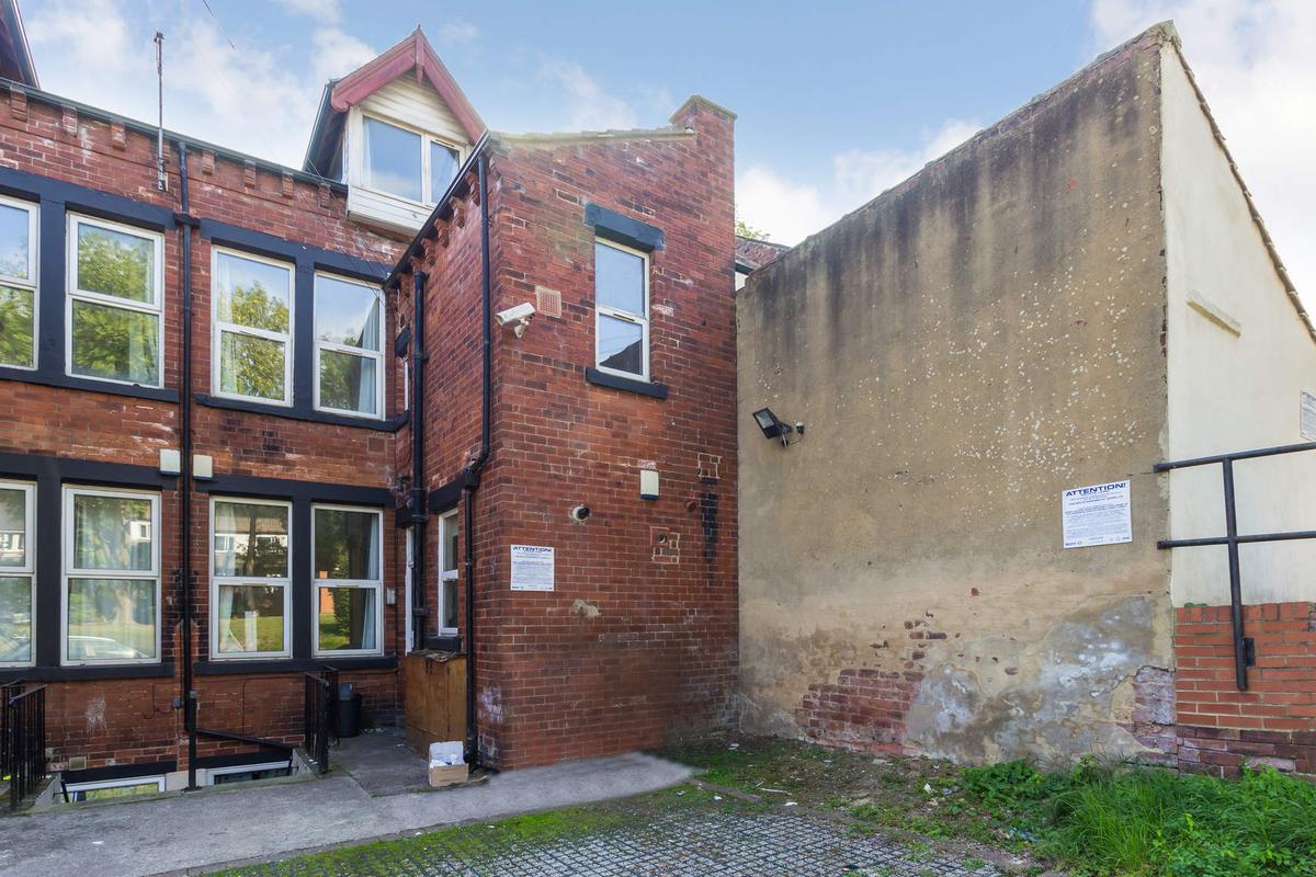 6 bedroom apartment for rent Burley Road Leeds, LS4 2LA UniHomes