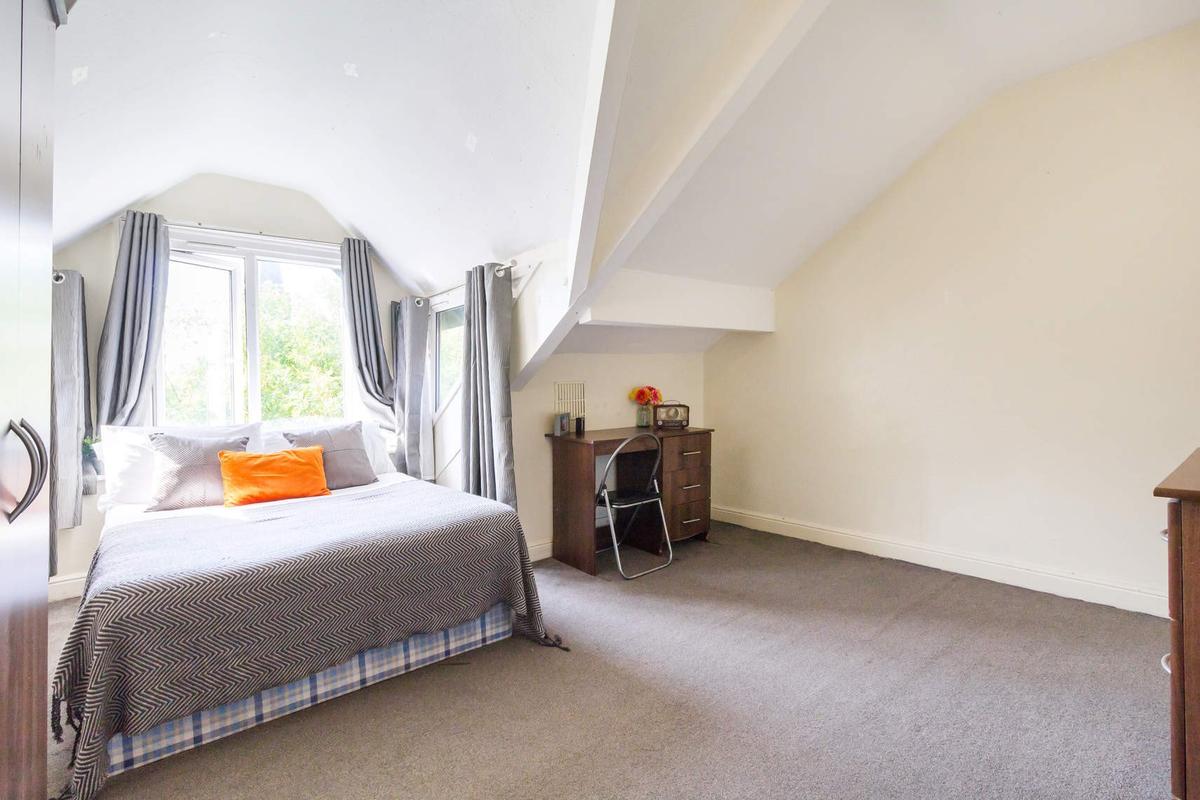 6 bedroom apartment for rent Burley Road Leeds, LS4 2LA UniHomes