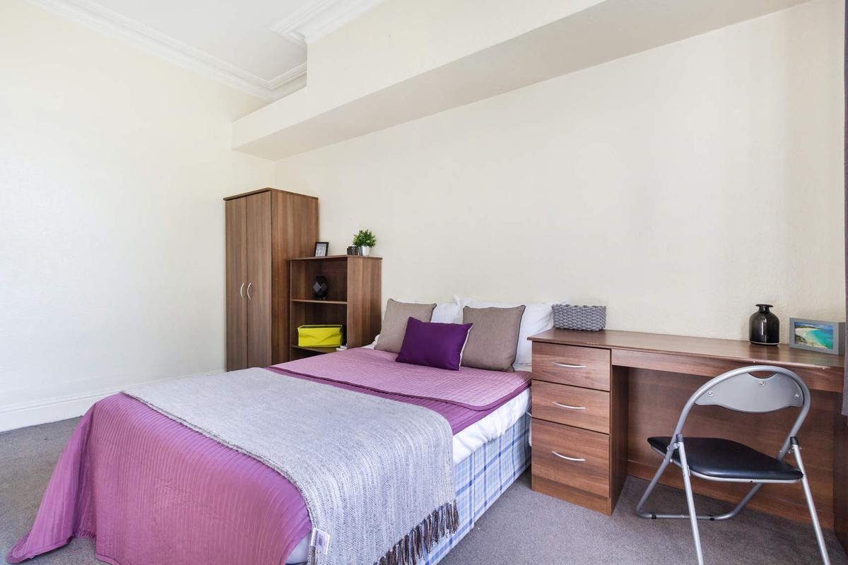 6 bedroom apartment for rent Burley Road Leeds, LS4 2LA UniHomes