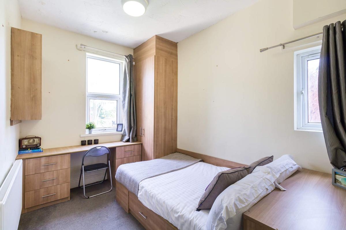 6 bedroom apartment for rent Burley Road Leeds, LS4 2LA UniHomes