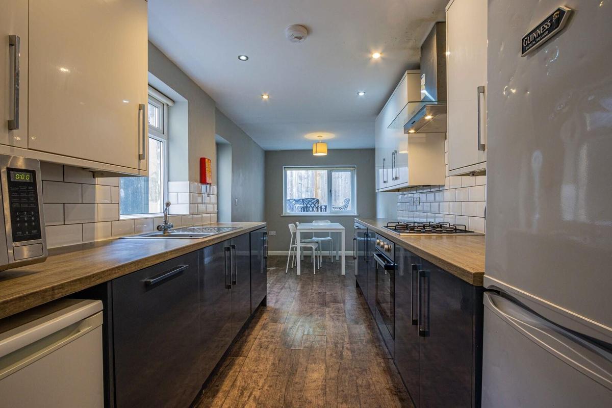 6 bedroom house for rent Rhymney Street, Cardiff, CF24 4DF UniHomes