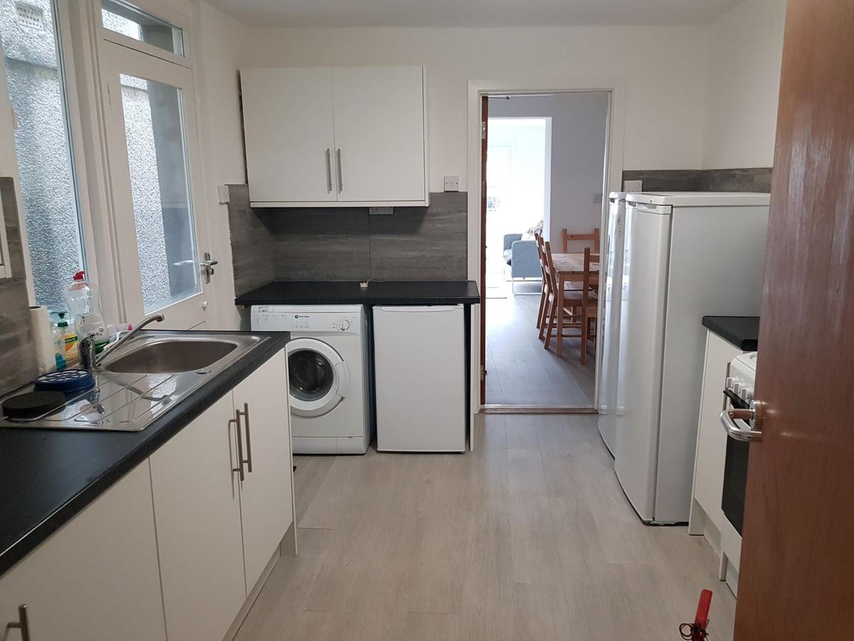 5 bedroom house for rent Alexandra Terrace, Swansea, SA2 0DX UniHomes