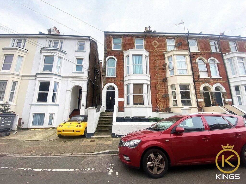 2 bedroom apartment for rent Elphinstone Road Portsmouth, PO5 3HR