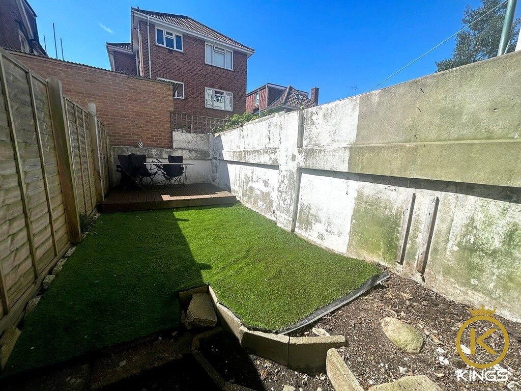 2 bedroom apartment for rent Elphinstone Road, Portsmouth, PO5 3HR