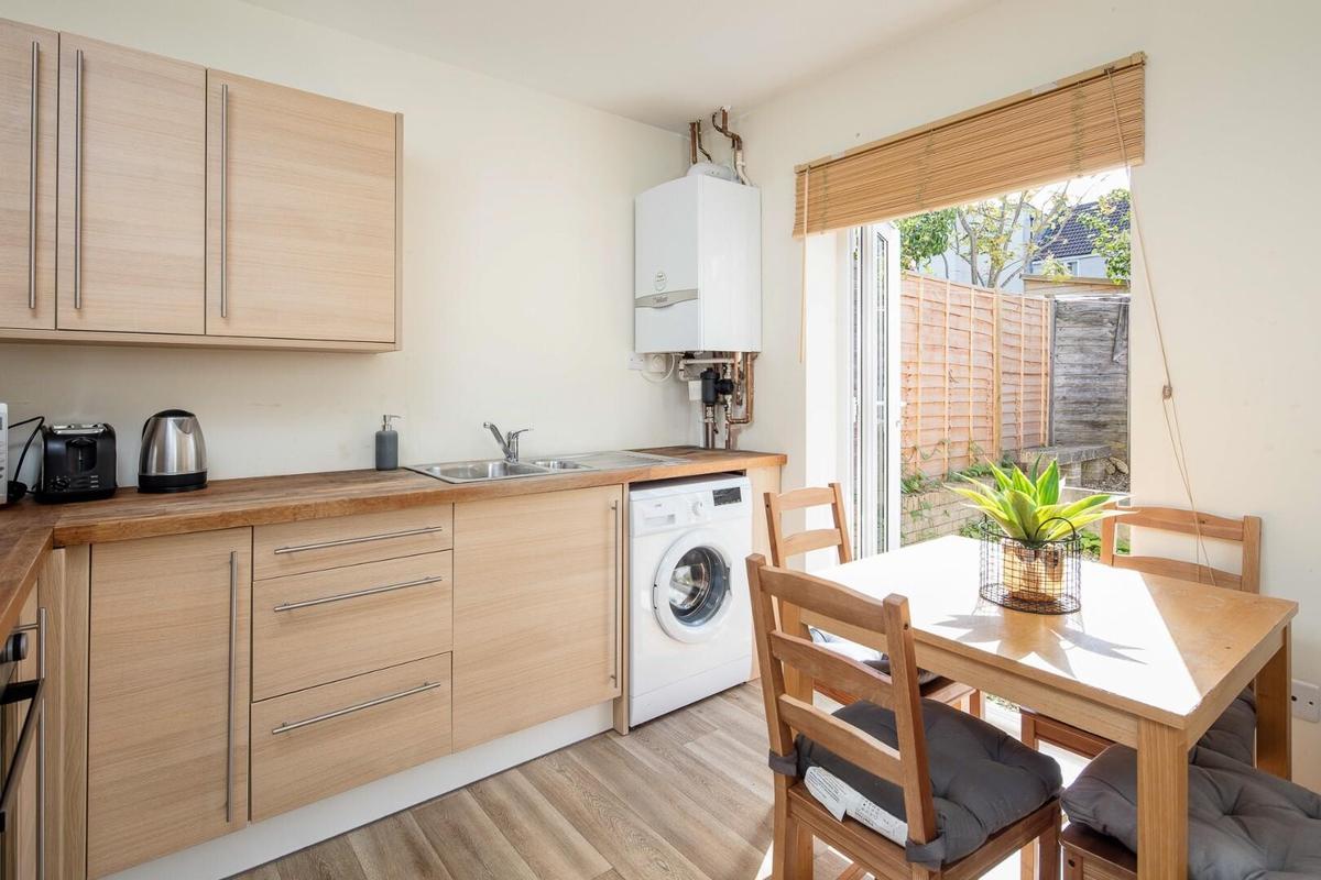 3 bedroom house for rent Breachwood View, Bath, BA2 2TX UniHomes