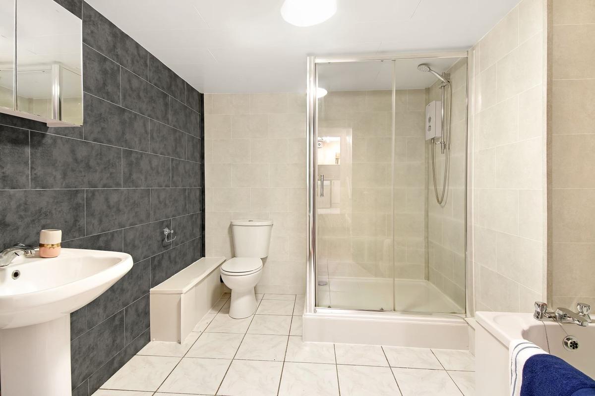 7 bedroom apartment for rent Hyde Park Road, Leeds, LS6 1AH UniHomes