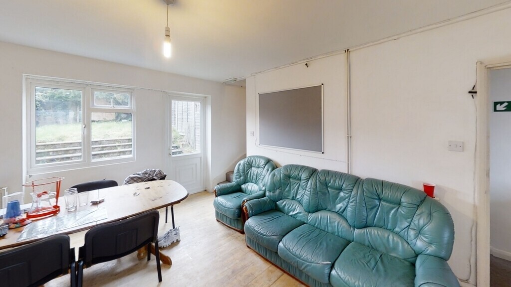 5 bedroom house for rent Guildford Park Avenue, Surrey, GU2 7NN UniHomes