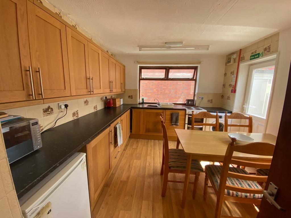 6 bedroom house for rent Stanley Road, Aberystwyth, SY23 1LS UniHomes