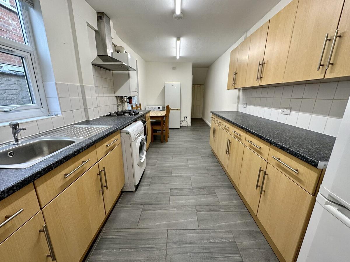 5 bedroom house for rent Knighton Fields Road East, Leicester, LE2 6DP