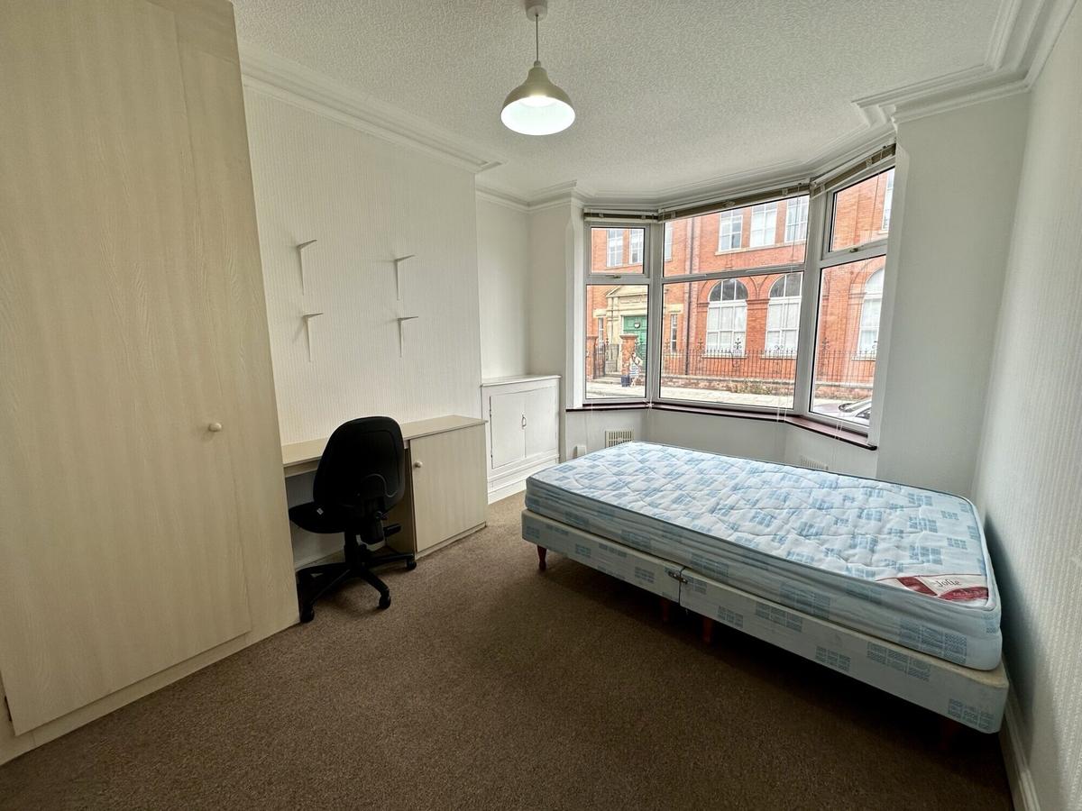 5 bedroom house for rent Knighton Fields Road East, Leicester, LE2 6DP